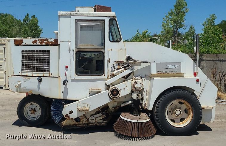 image for item MO9982 Elgin White Wing  street sweeper