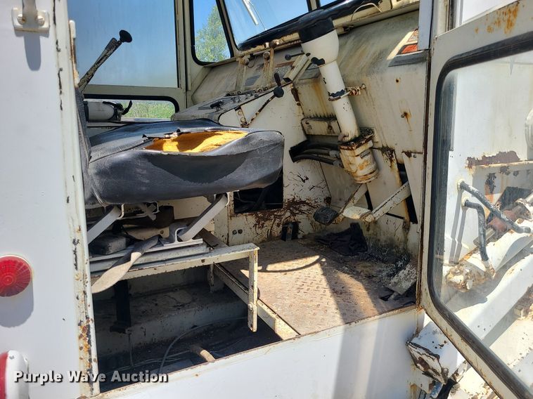 image for item MO9982 Elgin White Wing  street sweeper