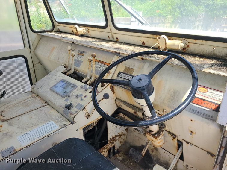 image for item MO9982 Elgin White Wing  street sweeper