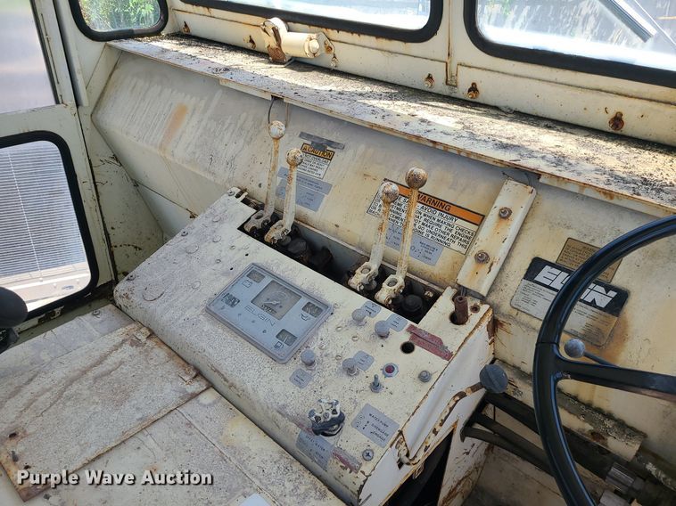 image for item MO9982 Elgin White Wing  street sweeper