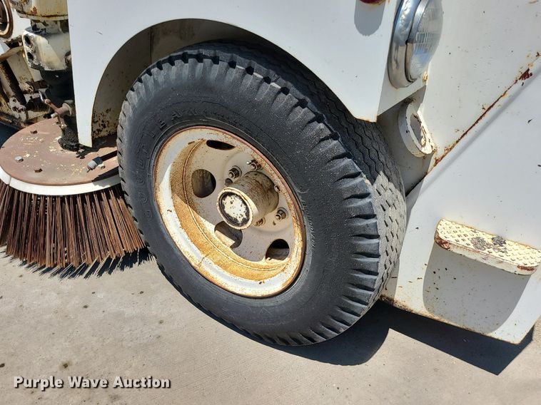 image for item MO9982 Elgin White Wing  street sweeper