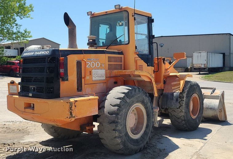 image for item MO9987 2007 Doosan MEGA200-V  wheel loader