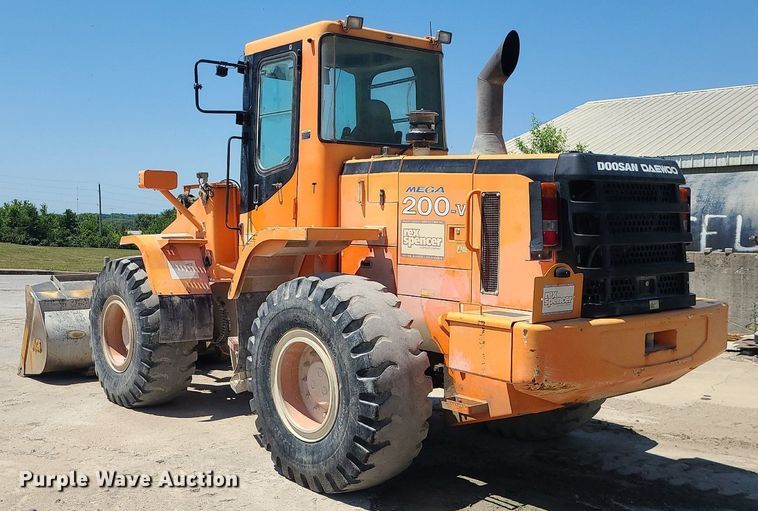 image for item MO9987 2007 Doosan MEGA200-V  wheel loader
