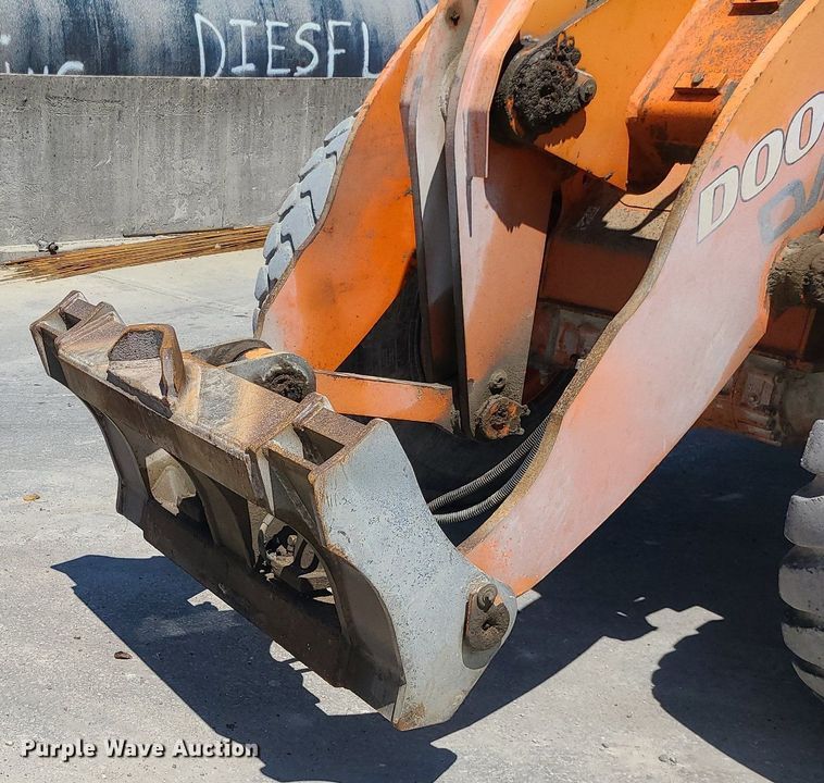 image for item MO9987 2007 Doosan MEGA200-V  wheel loader