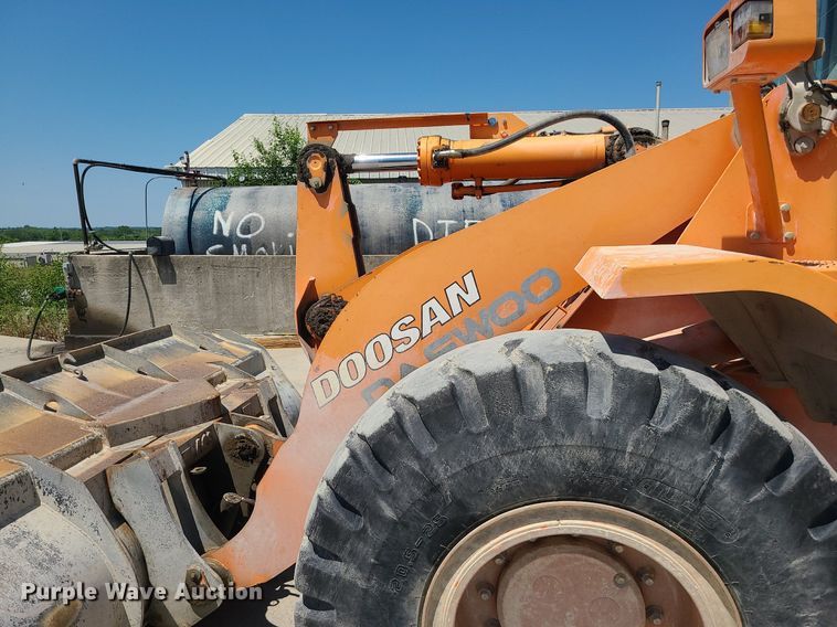 image for item MO9987 2007 Doosan MEGA200-V  wheel loader