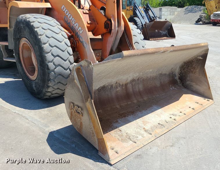 image for item MO9987 2007 Doosan MEGA200-V  wheel loader