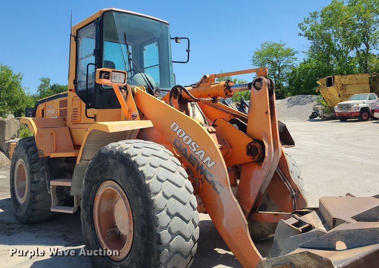 image for item MO9987 2007 Doosan MEGA200-V  wheel loader