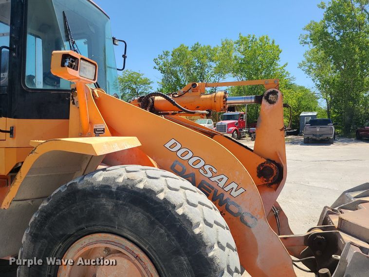 image for item MO9987 2007 Doosan MEGA200-V  wheel loader