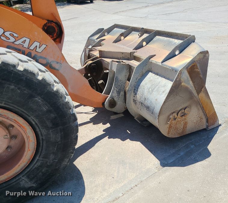 image for item MO9987 2007 Doosan MEGA200-V  wheel loader