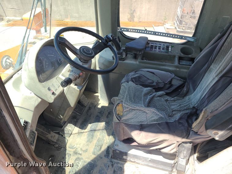 image for item MO9987 2007 Doosan MEGA200-V  wheel loader