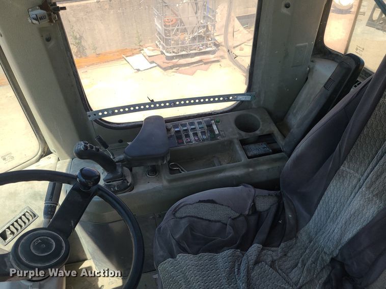 image for item MO9987 2007 Doosan MEGA200-V  wheel loader