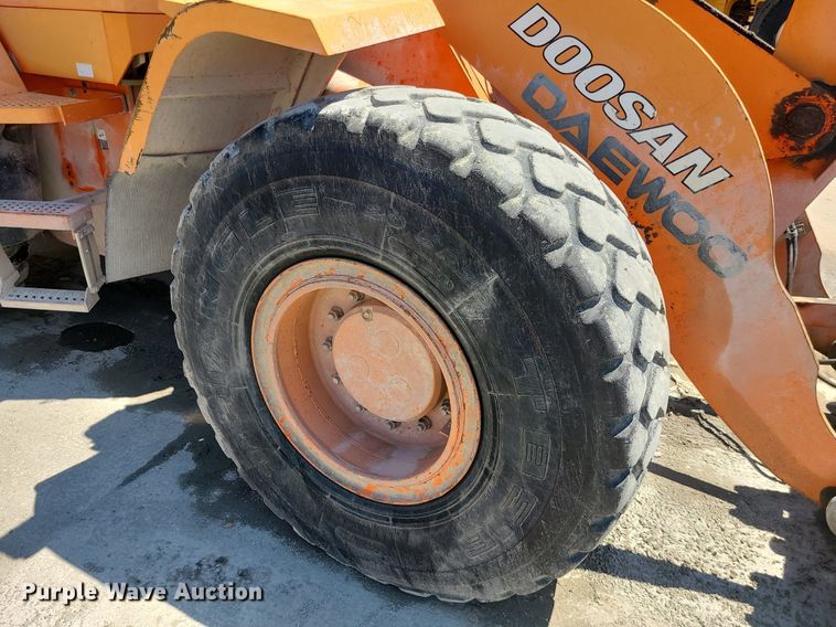 image for item MO9987 2007 Doosan MEGA200-V  wheel loader
