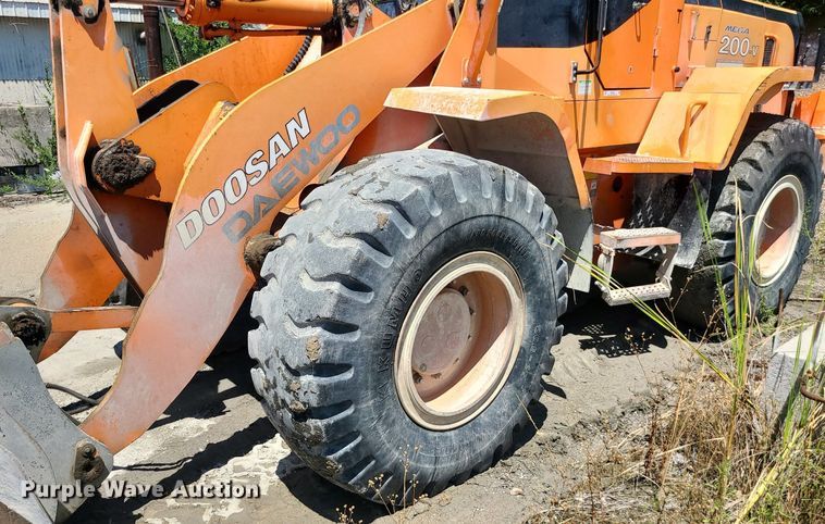 image for item MO9987 2007 Doosan MEGA200-V  wheel loader