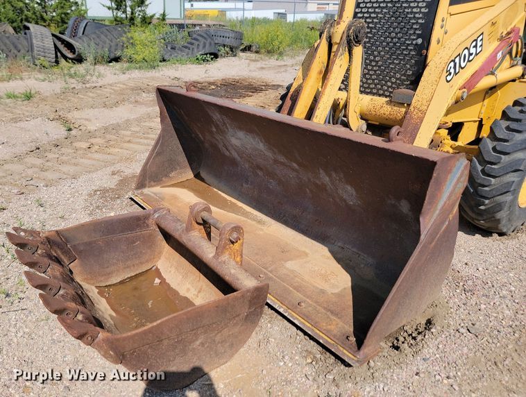 image for item MY9015 1998 John Deere 310SE  backhoe