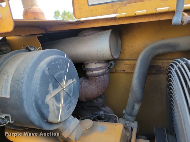 image for item MY9015 1998 John Deere 310SE  backhoe