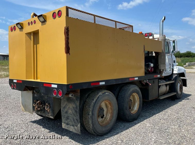 image for item NB9061 1993 Mack CH613  flatbed truck