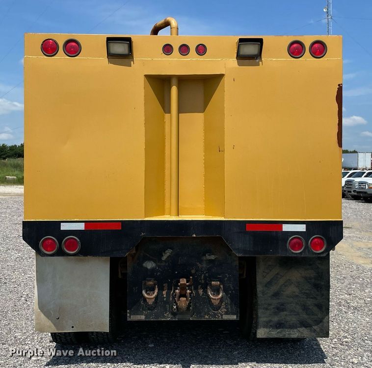 image for item NB9061 1993 Mack CH613  flatbed truck