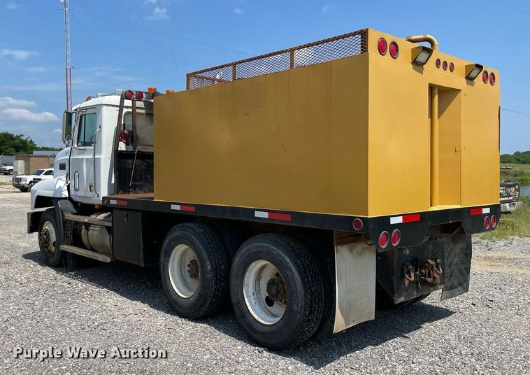 image for item NB9061 1993 Mack CH613  flatbed truck