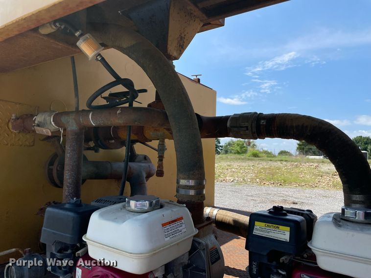 image for item NB9061 1993 Mack CH613  flatbed truck