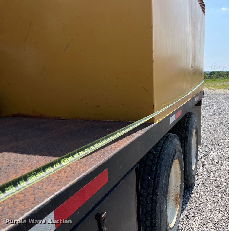 image for item NB9061 1993 Mack CH613  flatbed truck