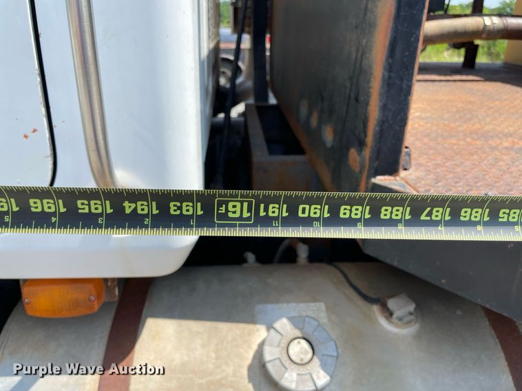 image for item NB9061 1993 Mack CH613  flatbed truck