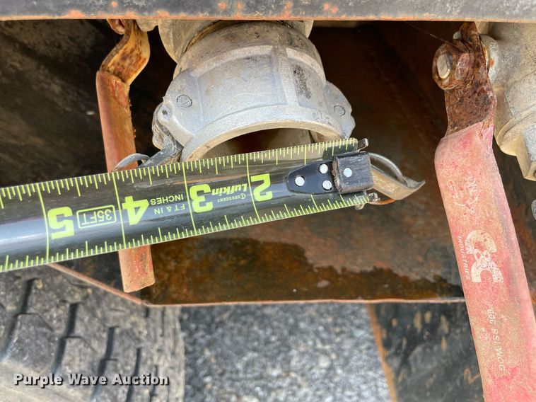 image for item NB9061 1993 Mack CH613  flatbed truck