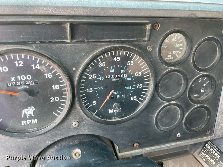 image for item NB9061 1993 Mack CH613  flatbed truck