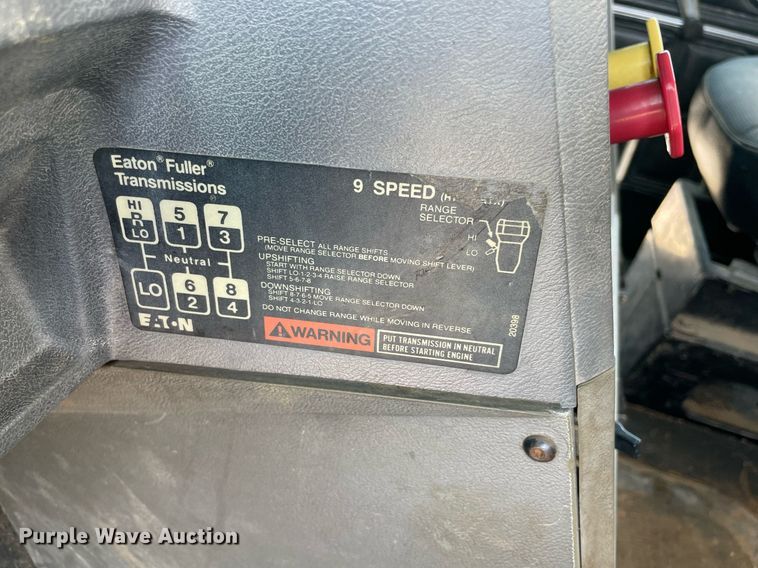 image for item NB9061 1993 Mack CH613  flatbed truck