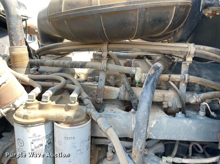 image for item NB9061 1993 Mack CH613  flatbed truck