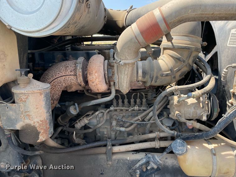 image for item NB9061 1993 Mack CH613  flatbed truck