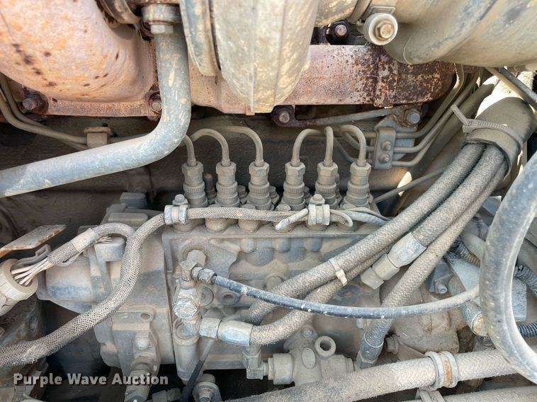 image for item NB9061 1993 Mack CH613  flatbed truck