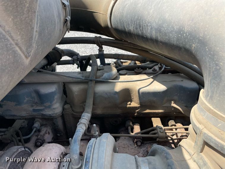 image for item NB9061 1993 Mack CH613  flatbed truck