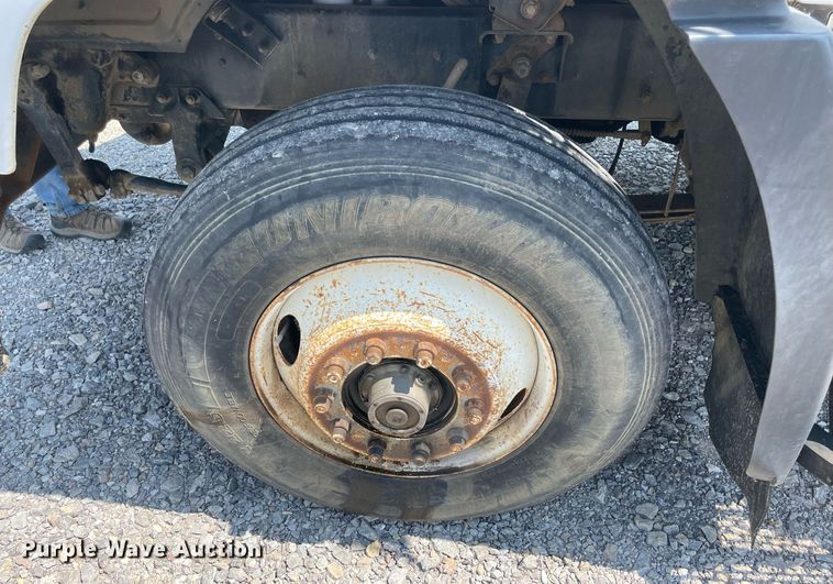 image for item NB9061 1993 Mack CH613  flatbed truck