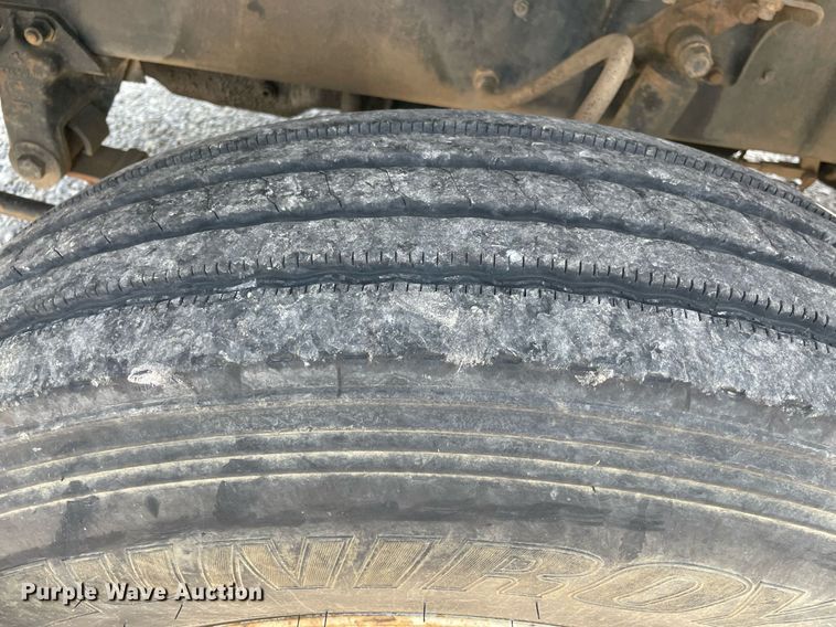 image for item NB9061 1993 Mack CH613  flatbed truck