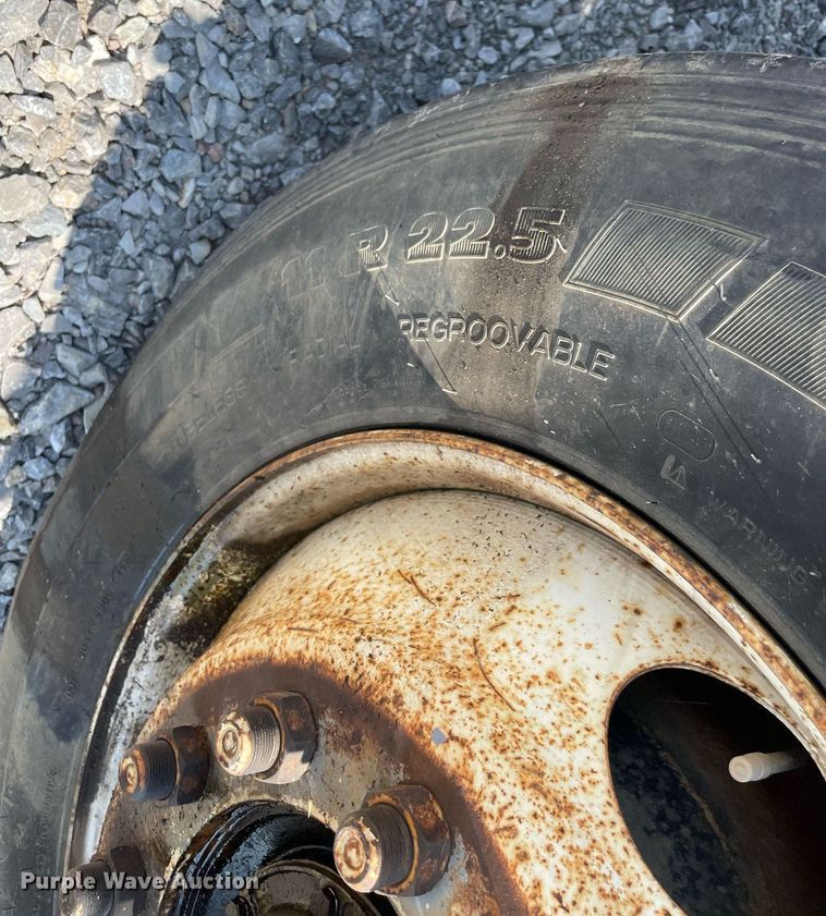 image for item NB9061 1993 Mack CH613  flatbed truck