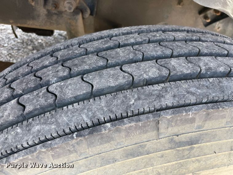 image for item NB9061 1993 Mack CH613  flatbed truck