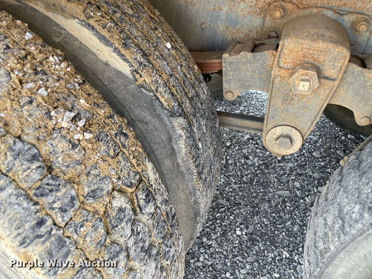 image for item NB9061 1993 Mack CH613  flatbed truck