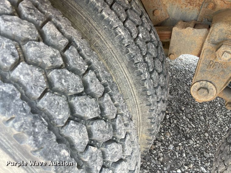 image for item NB9061 1993 Mack CH613  flatbed truck