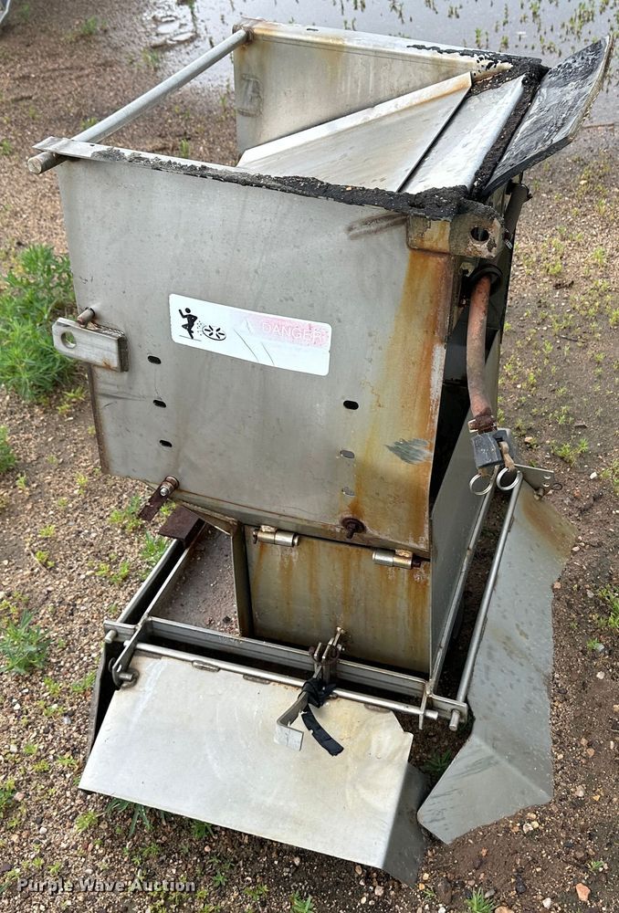 image for item NE9044 Monroe  spreader