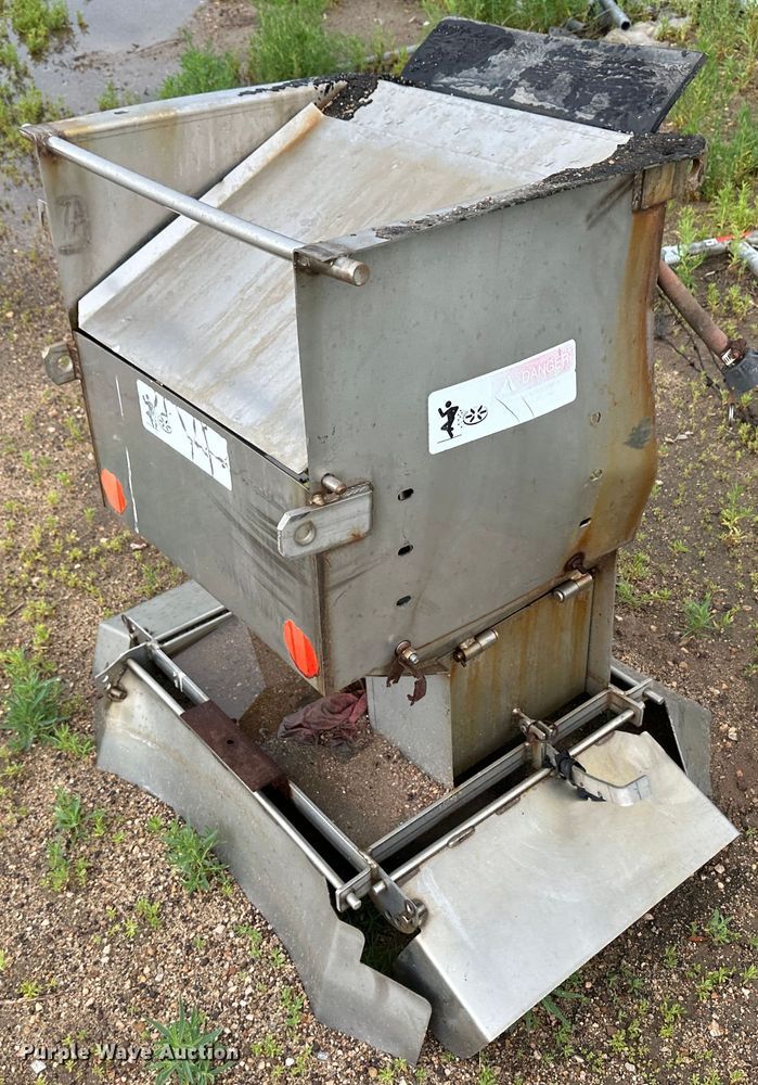 image for item NE9044 Monroe  spreader