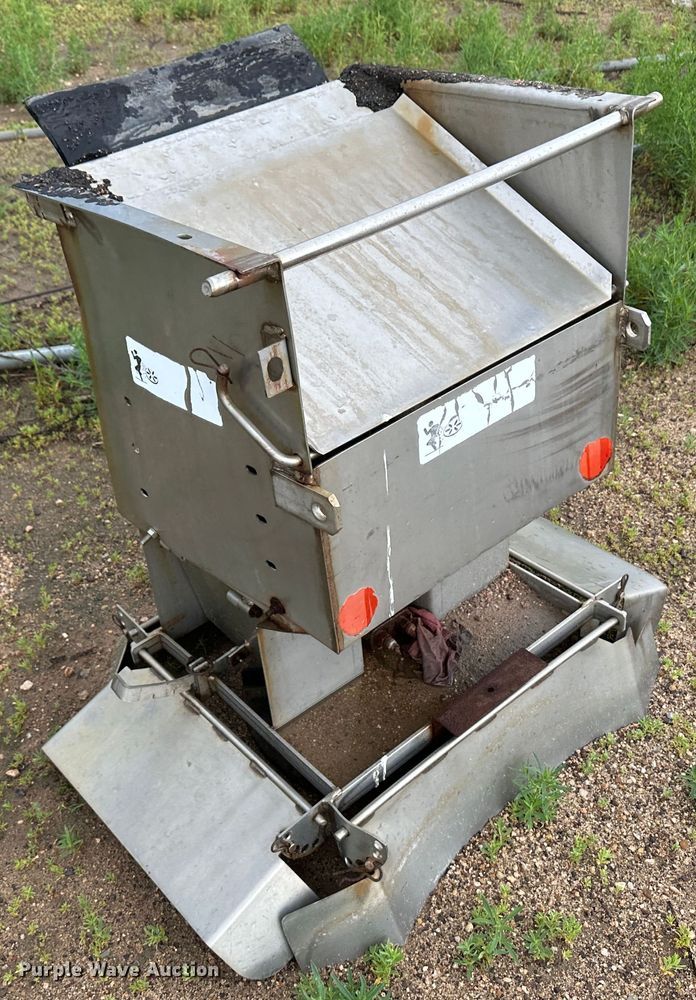 image for item NE9044 Monroe  spreader