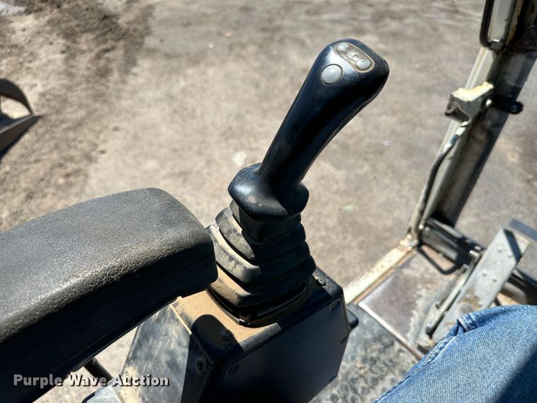 image for item NE9079 2003 Fuchs-Terex MHL340  material handler