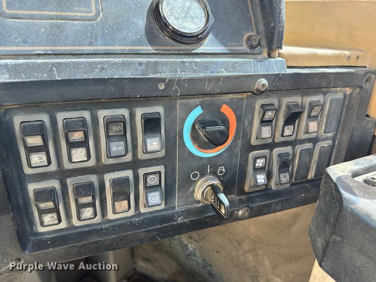 image for item NM9325 1997 Caterpillar 627F  scraper