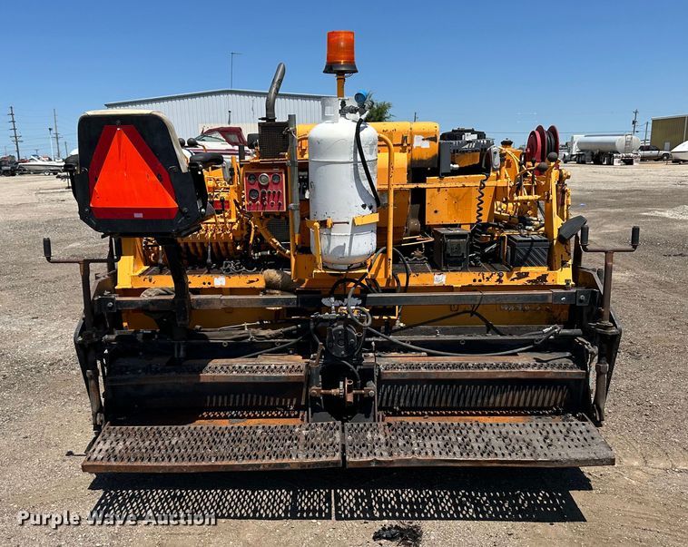 image for item NP9795 2002 LeeBoy L8500T  paver