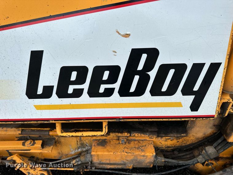 image for item NP9795 2002 LeeBoy L8500T  paver