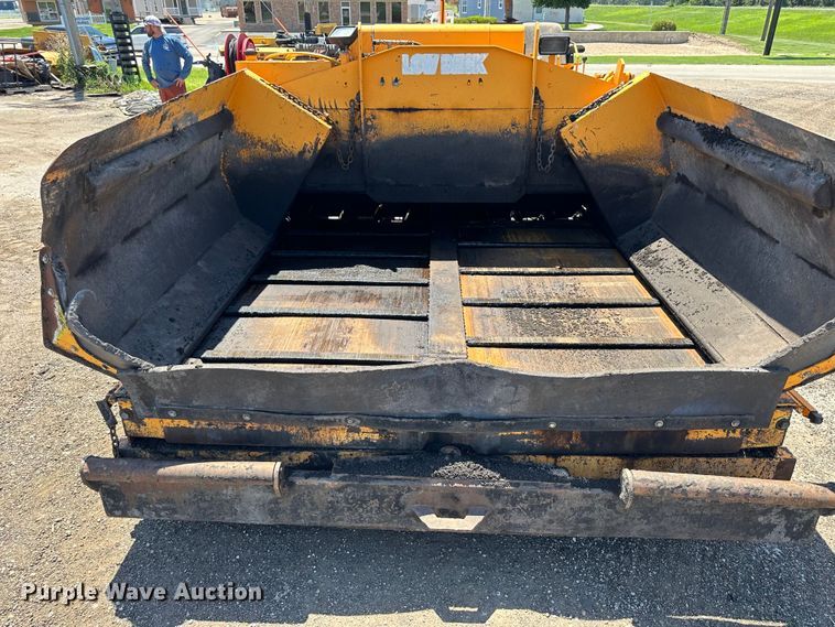 image for item NP9795 2002 LeeBoy L8500T  paver