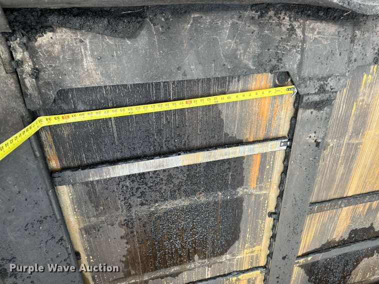 image for item NP9795 2002 LeeBoy L8500T  paver