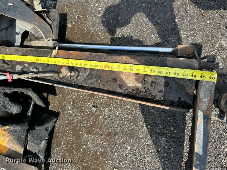 image for item NP9795 2002 LeeBoy L8500T  paver