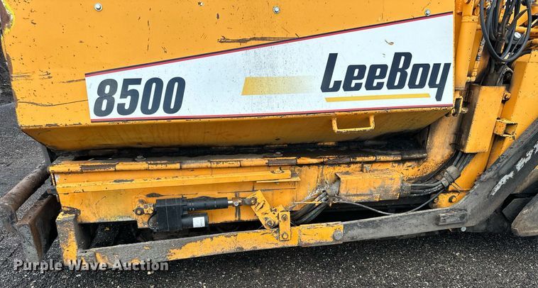 image for item NP9795 2002 LeeBoy L8500T  paver