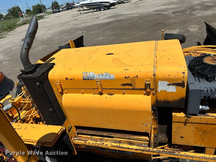 image for item NP9795 2002 LeeBoy L8500T  paver